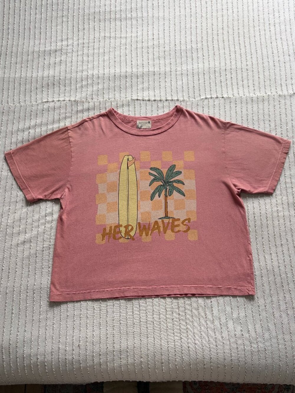 Her Waves pink t-shirt